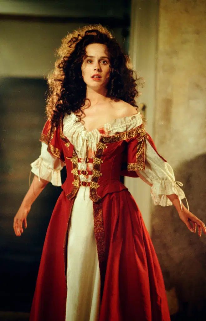 The Women in Red: The Evolution of a Pirate Trope « Swordplay & Swashbucklers Opera Audition Outfit, Golden Age Of Piracy Clothing, Pirates Of The Caribbean Kierra Knightly, Female Pirate Dress, Pirate Dress Female, Red Pirate Outfit, Pirate Aesthetic Female, Redhead Pirate, Alexandra Aesthetic