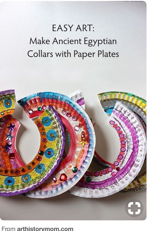 four paper plates are arranged in the shape of circles