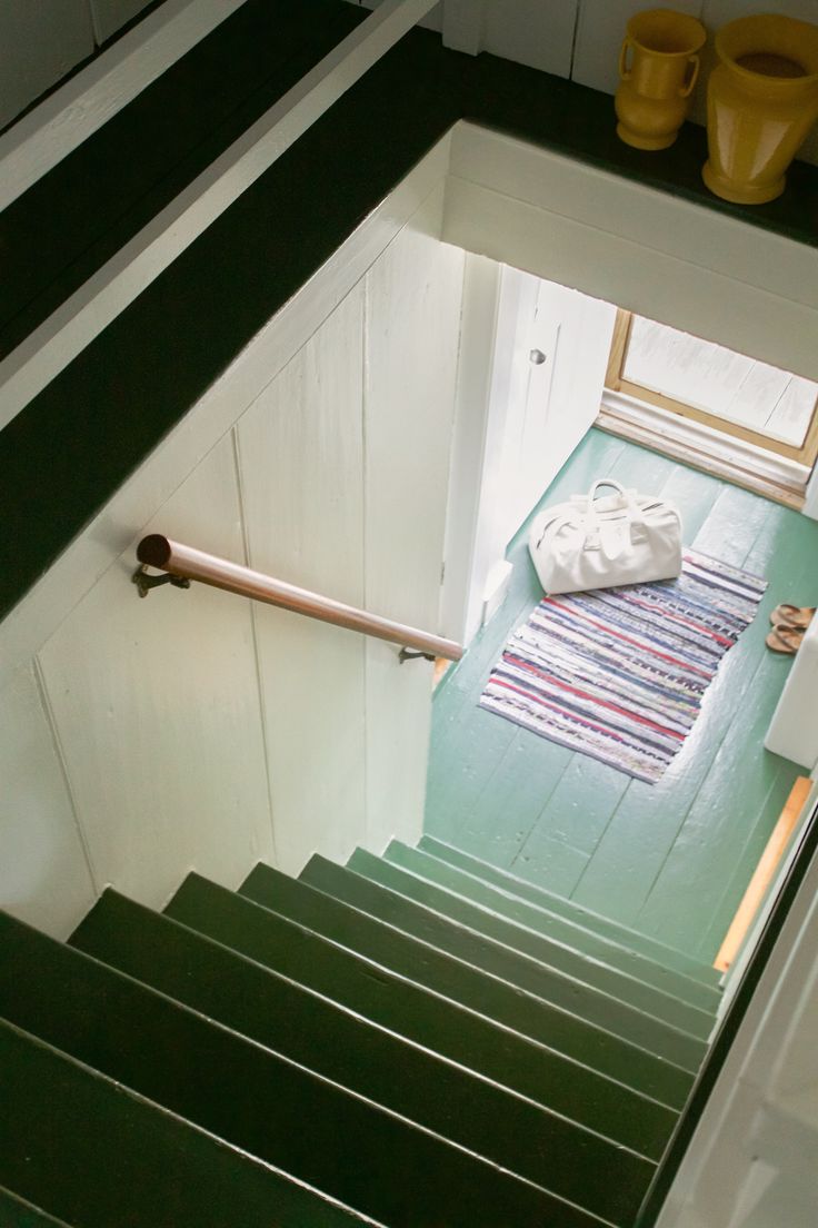 there is a stair case on the floor in this house with green carpet and white walls