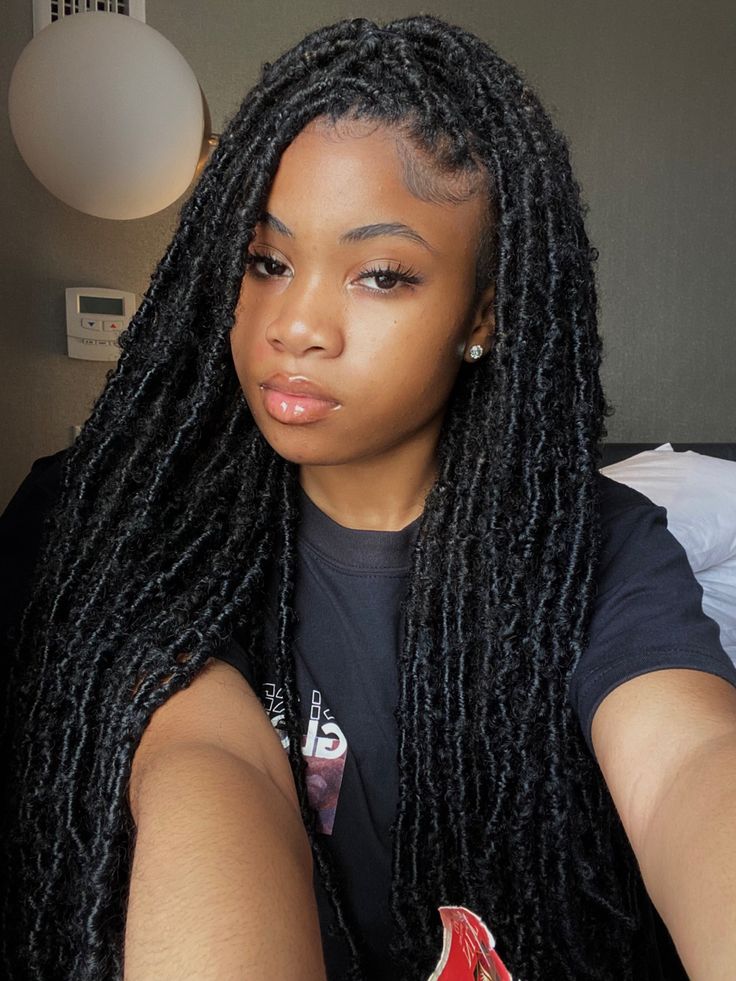 Buterfluffy Locs Hairstyles, Thick Soft Locs, Mid Back Butterfly Locs, Fake Locs Hairstyles, Small Butterfly Locs, Fox Locs Hairstyles, Butterfly Loca, Soft Butterfly Locs, Knotless Box Braids Hairstyles