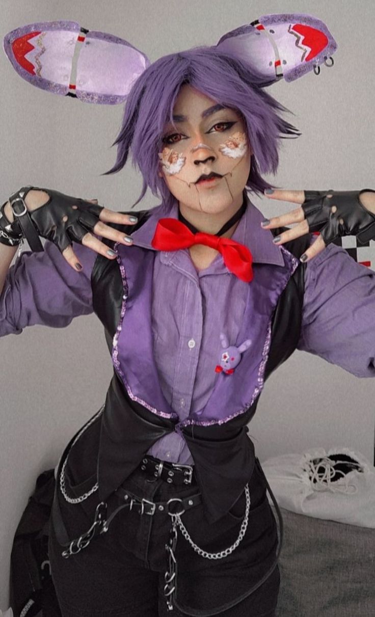 🎸 Fnaf Foxy Outfit Ideas, Strange Halloween Costumes, Fnaf Bonnie Makeup, Simple Fnaf Cosplay, Bonnie Fnaf Outfit Ideas, Bonnie Fnaf Costume, Fnaf Cosplay Bonnie, Glamrock Bonnie Cosplay, Easy Fnaf Cosplay