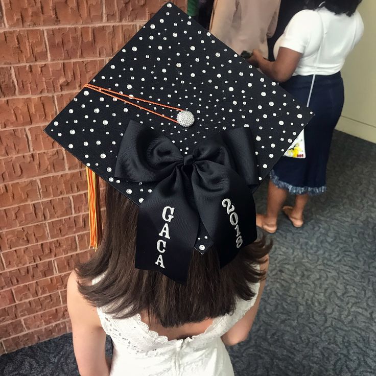 Graduation Outfit With Cap And Gown, Glitter Grad Cap Ideas, Bow Grad Cap, Olivia Rodrigo Grad Cap, Cute Graduation Cap Designs, Pretty Graduation Cap, Easy Graduation Cap Ideas, Unique Graduation Cap Designs, Bedazzled Graduation Cap