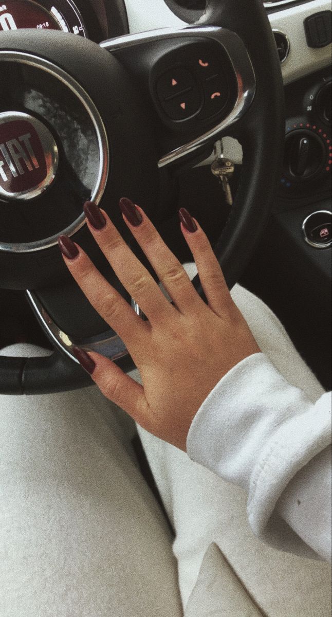 Nail Inspo September 2024, Small Nails Design Classy, Short Fall Nails Almond, Basic Fall Nails Acrylic, Dark Fall Almond Nails, Oval Nails Fall Colors, Fall Basic Nails, Autumn Nails Oval, November Nails 2024