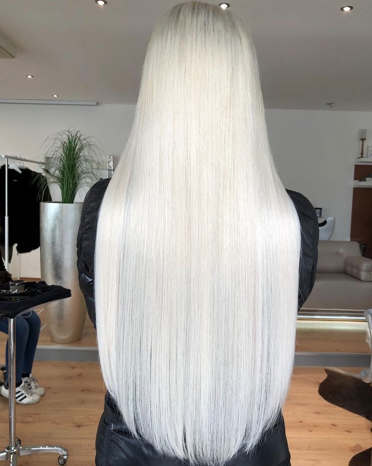 loiro platinum (sem matização) 70cm liso tipo NÓ 380,00 Short Platinum Blonde Hair, Long Platinum Blonde, Blonde Hair With Roots, Ice Blonde Hair, Long White Hair, Silver Blonde Hair, Icy Blonde Hair, White Hair Color, White Blonde Hair