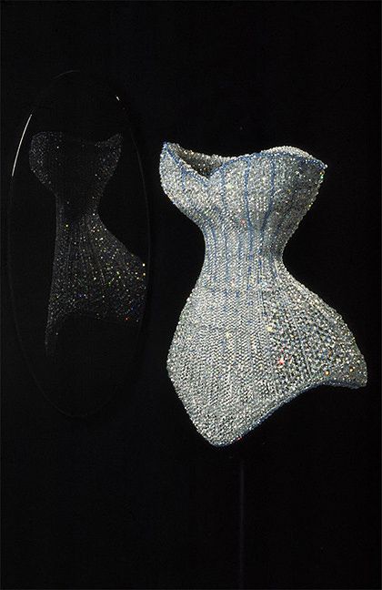 Pretty Senegambian Dress, Bedazzled Corset, Bling Corset, Estilo Blair Waldorf, Corset Fashion, Overbust Corset, Corsets And Bustiers, Corset Lingerie, Glam Dresses