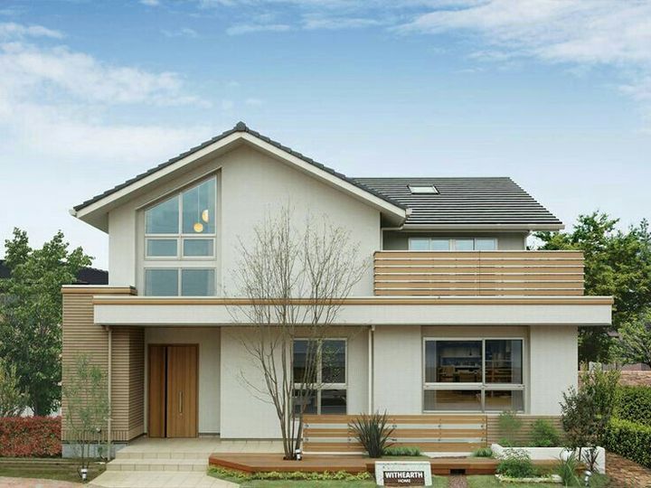 a two story house is shown in the daytime