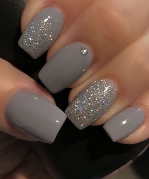 Ombre Nail Design, Grey Nail Polish, Unghie Sfumate, Silver Glitter Nails, Silver Nail, Gray Nails, Fall Nail Colors, Homecoming Nails, Dipped Nails