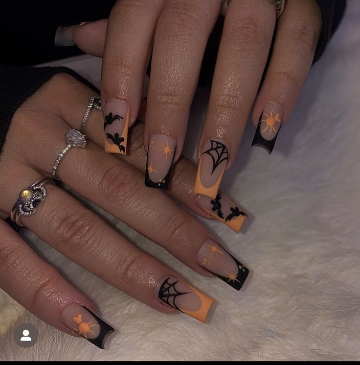 Holloween Nails Medium Length, Black Spooky Nails Short, Short Baddie Fall Nails, Square Nails Fall Ideas, Halloween Or Fall Nails, Orange Ombre Halloween Nails, Simple But Cute Halloween Nails, Short Nail Designs October, Cute Simple Halloween Nails Short