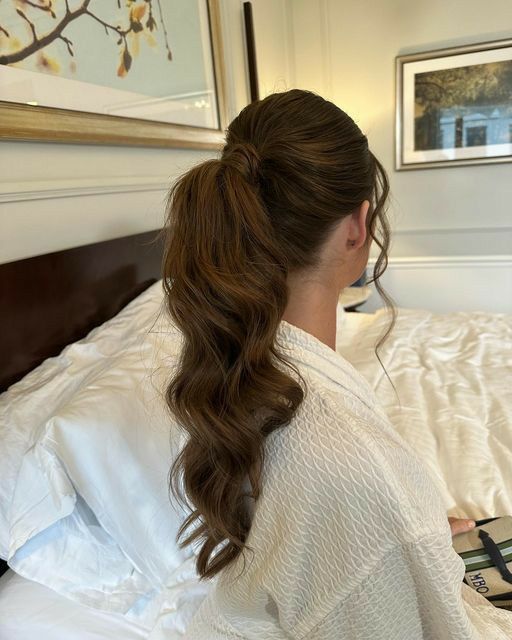 Hair For The Wedding, Wedding Hairstyles For Long Hair Pony, Hairstyles In Pony, Wedding Hairstyles For Very Long Hair, Wedding Hair Summer, Wedding Party Pony, Bridesmaid Hair Inspo Long Hair, Bony Tale Hairstyle, Wedding Hair Pony