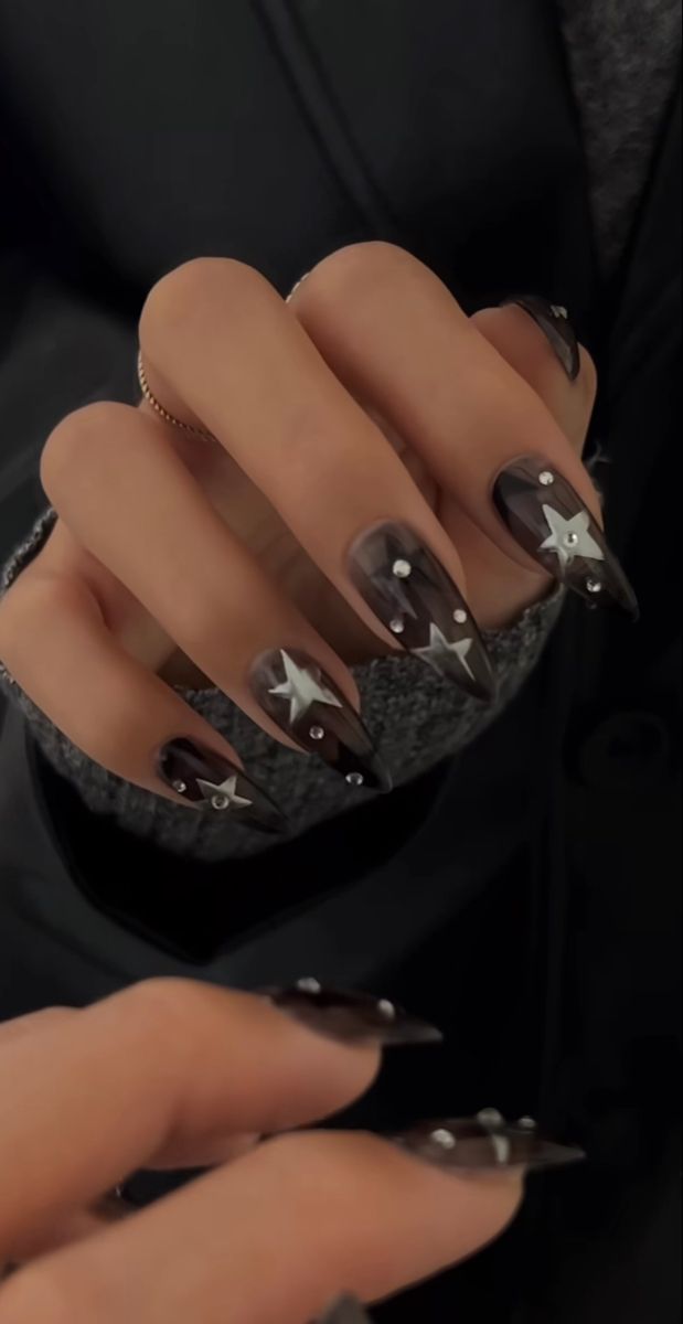 Opaque Black Nails, Black Nails W Stars, Skz Nails Idea 5 Star, Simple Edgy Nails Black, Arctic Monkeys Inspired Nails, Easy Y2k Nails, Star Nails Acrylic Y2k, Nails Pictures Ideas Instagram, Black Nails Stars