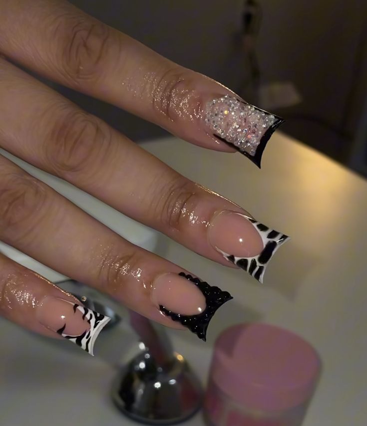 Short Black French Tip, Nails Freestyle, Short French Tip, Shorties Nails, Black French Tip, Junk Nails, Short French, Custom Press On Nails, Duck Nails