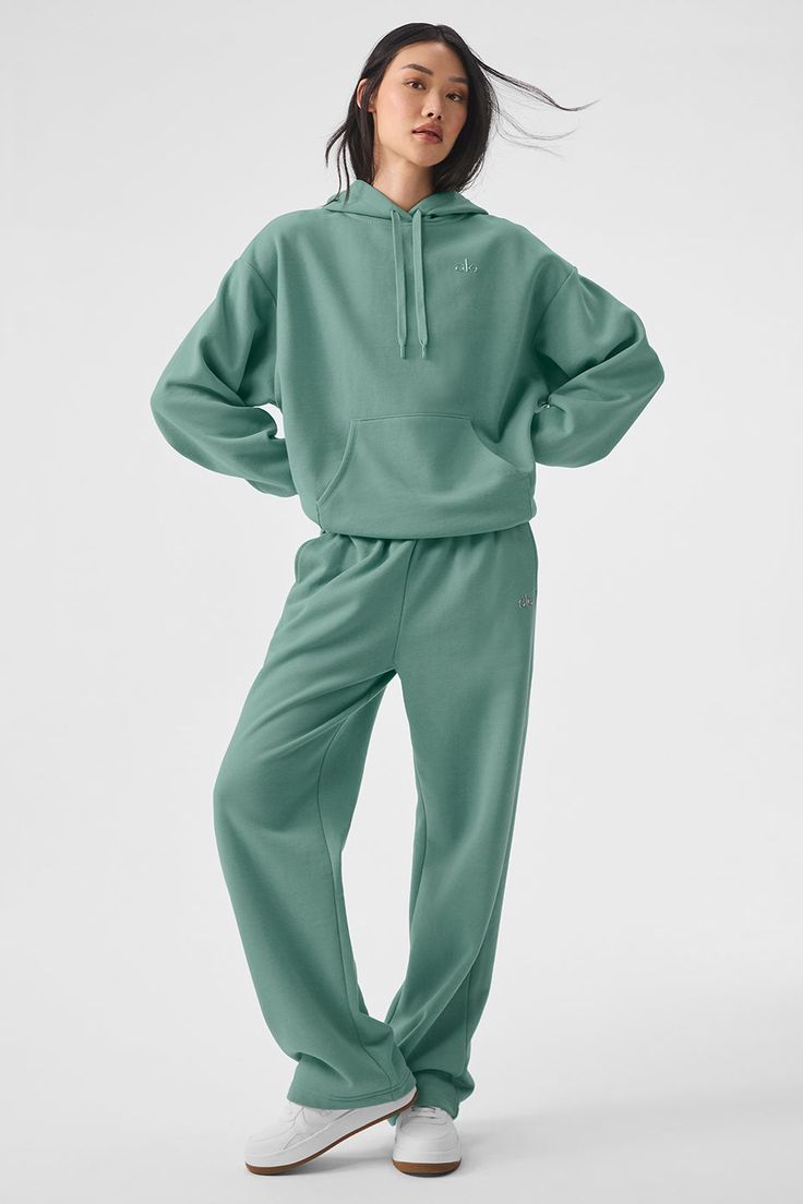 Okay, so we’re pretty much obsessed with this new, straight-leg version of the Accolade Sweatpant — it’s a super soft, leveled-up classic with a chrome Alo logo detail and powerful, performance tech for studio & street. Wear it in cold weather with a bold jacket and transition to warmer weather with slides. Find your fit and see all the ways to style it. EXPLORE ACCOLADE. Accolade Sweatpant, The Accolade, Sweat Set, Womens Capris, Alo Yoga, Yoga Wear, Short Tops, Suits For Women, Cold Weather