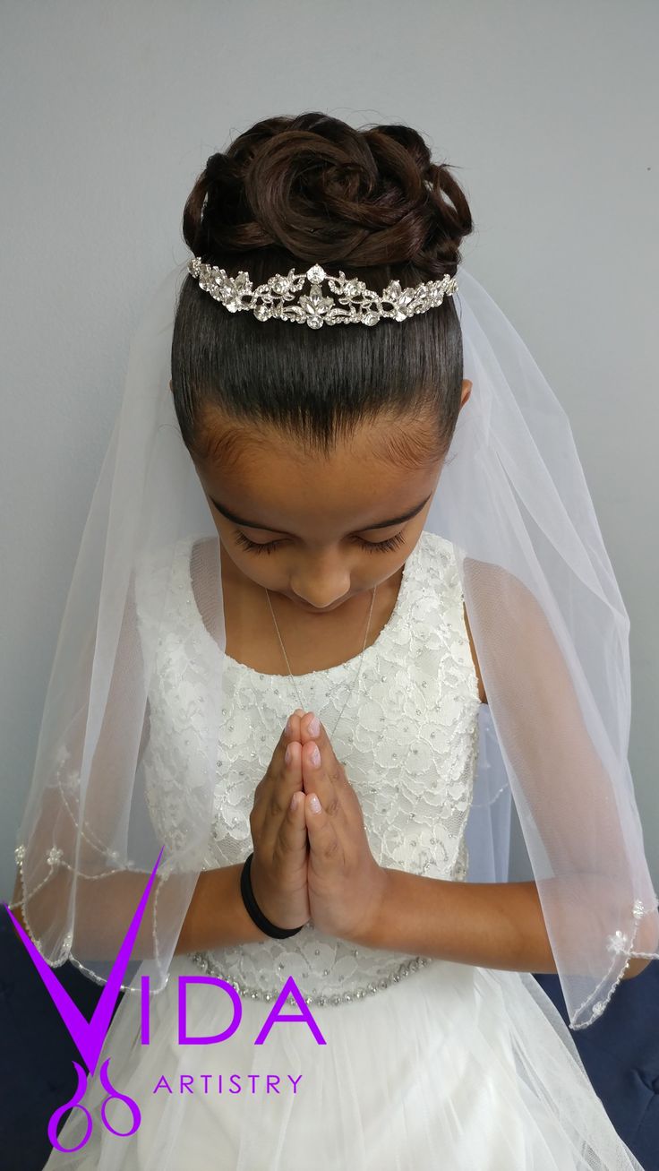 First Communion Hair, Trendy Bun, First Communion Hairstyles, Communion Hair, Communion Headpiece, Girls Updo, Bun With Curls, Communion Hairstyles, Girls First Communion Dresses