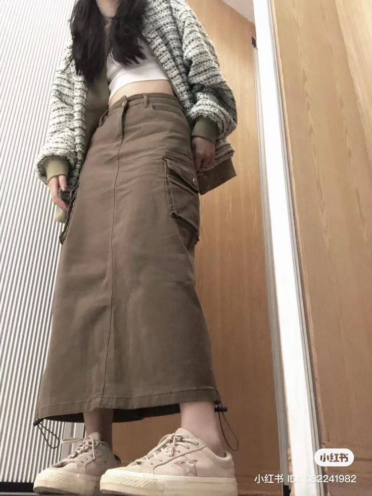 Rok Aesthetics, Long Cargo Skirt Outfit Hijab, Ootd 90s Style Hijab Rok, Cute Apostolic Outfits, Cute Casual Outfits For Teens, Cargo Skirts, Lemon Leaf, Cargo Outfit, Denim Skirt Fashion