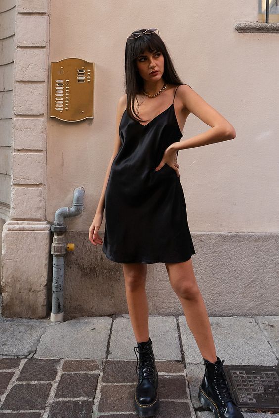 Mini Black Dress Outfits #blackdressesforwomen Mini Slip Dress Outfit, Black Mini Slip Dress, Silk Dresses Outfit, Slip Dress Outfit, Mini Dress Outfits, Black Silk Dress, Black Dress Outfits, Black Slip Dress, Mini Slip