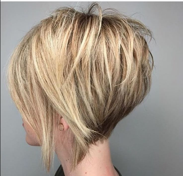 Short Graduated Bob, Hairstyles For Short Hair Easy, Hairstyles Halloween, Easy Short Hairstyles, Hairstyle For Medium Hair, Men Prom, Kort Bob, Halloween Hairstyles, Graduated Bob