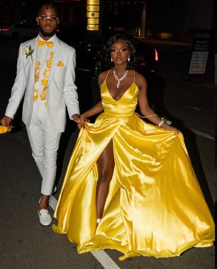 Yellow Prom Ideas, Satin Dresses Prom, Minimal Dresses, Yellow Prom, Prom Evening Dresses, Prom Couples, Sparkly Prom Dress, Prom Girl Dresses, Prom Dresses Yellow