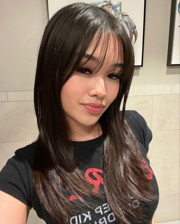 Latina Hair, Brown Hair Inspo, Hair Inspiration Long, Haircut Inspo, Bangs With Medium Hair, Hairstyles For Layered Hair, Hair Stylies, Wispy Bangs, Haircuts Straight Hair