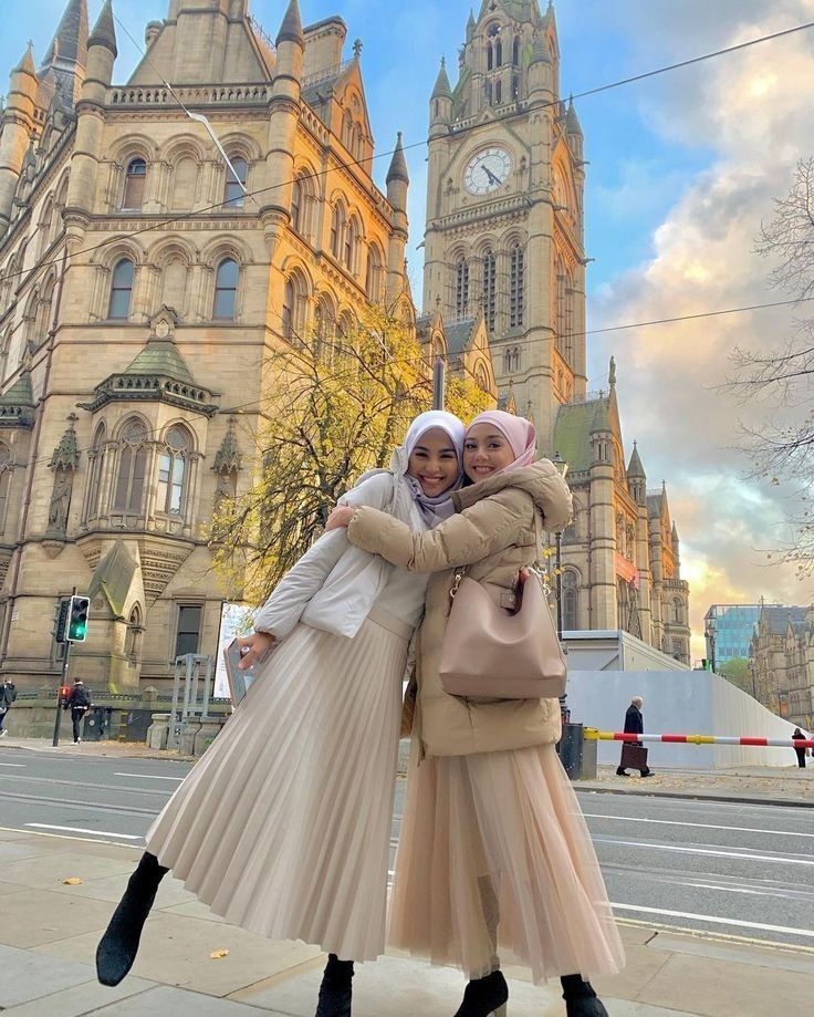 Sharifah Rose, Hijabi Ootd, Modest Winter Outfits, New Hijab, Hijab Inspiration, Muslim Fashion Hijab Outfits, Europe Outfits, Hijabi Fashion Casual, Hijabi Aesthetic