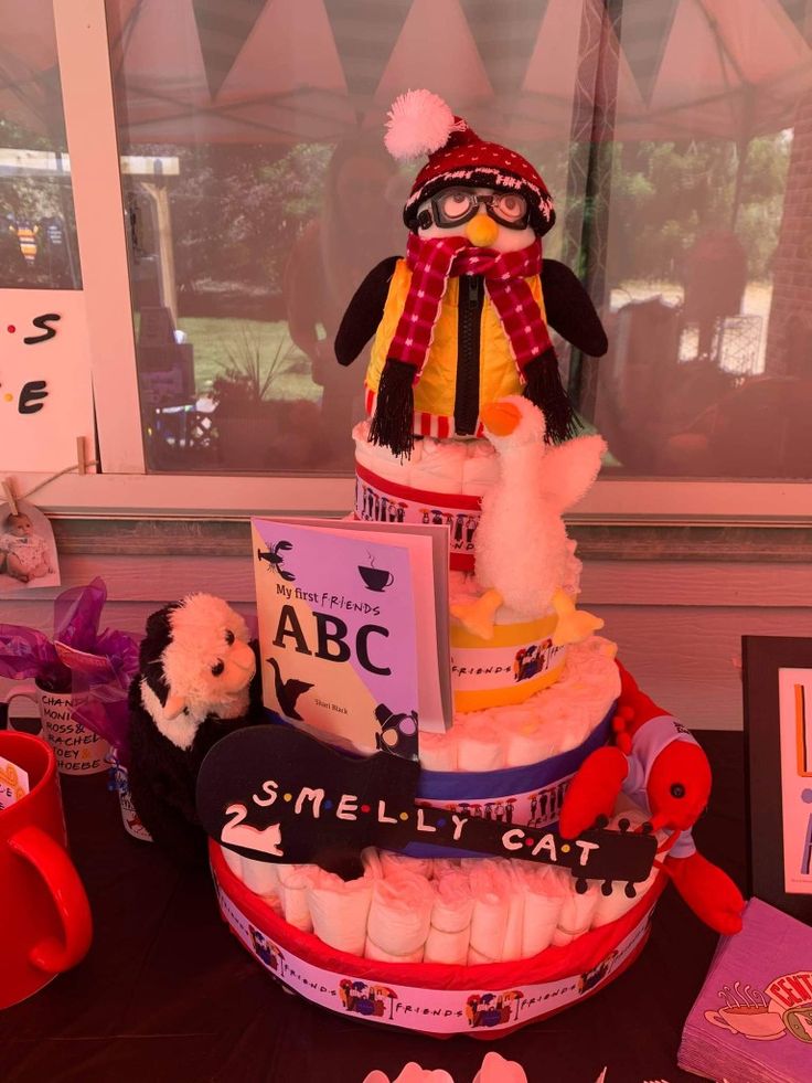 there is a cake made to look like a hat and scarf with teddy bears on it