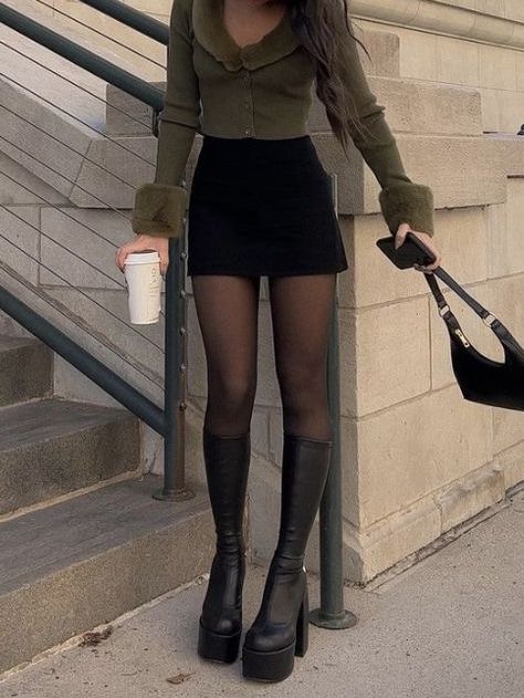 Black Tights Outfit, Black Skirt Outfits, Rock Outfit, Paris Mode, Neue Outfits, Looks Street Style, American Beauty, Mode Inspo, Looks Chic