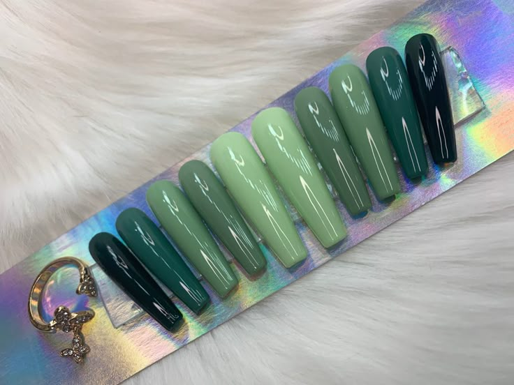 Ovile Green Nails, Different Color Green Nails Shades, Different Green Nails Shades, Nail Colours Green, Green Nails Gradient, Different Shade Of Green Nails, Different Shades Of Green Nails Acrylic, Green Nails Shades, Gradient Green Nails