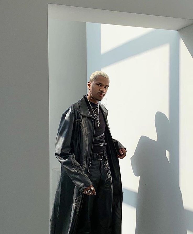 Matrix Fashion, Techno Outfit, Glitch In The Matrix, Fantasias Halloween, Mens Halloween Costumes, The Matrix, Streetwear Men Outfits, Future Fashion, Mode Inspo