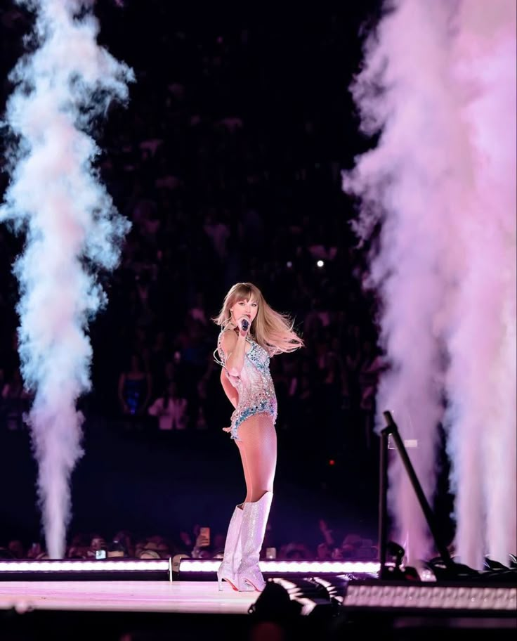 Taylor Swift In Concert, Taylor Swift Fotos, Swift Tour, Taylor Swift The Eras Tour, Taylor Swift Concert, Swift 3, Taylor Swift Wallpaper, Long Live Taylor Swift, Live Taylor