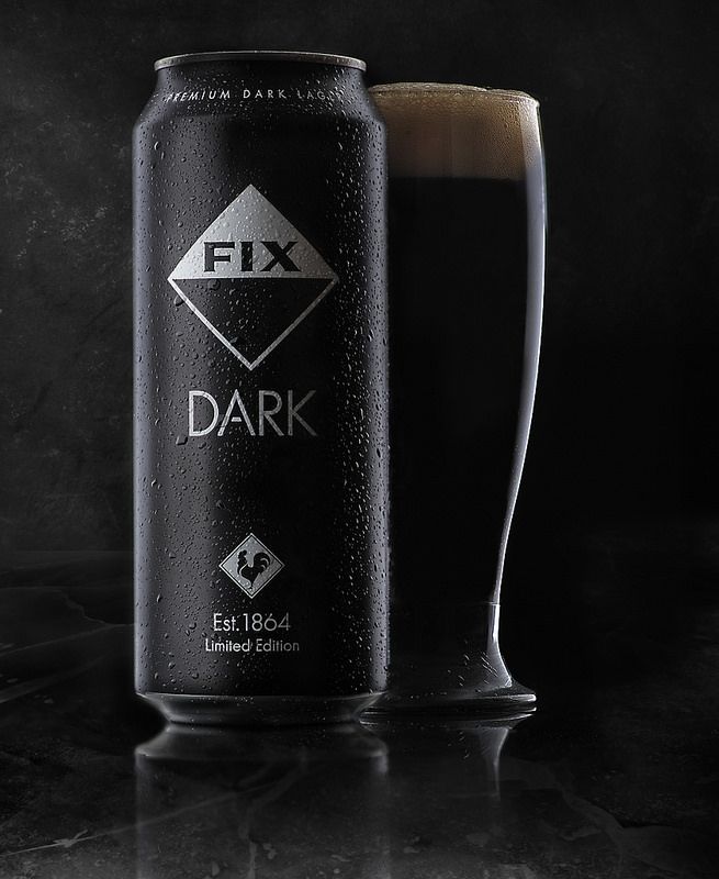 FIX Dark Beer Light Setup: 1. Side Highlights Godox AD-360 @ 1/16, with standard reflector & double diffusion plates behind subjects, shoot through two large sheets of tracing paper. A black cardboard stripe wide enough to cover the subjects, was placed behind them in order to create side highlights 2.Front "label" in the beer can A highly reflective silver cartboard was placed camera left to face the left side of the beer can. Beer Dessert, Best Sparkling Wine, Food Web Design, Black Beer, Light Setup, Beer Photography, Beer Store, Dark Beer, Beer Time