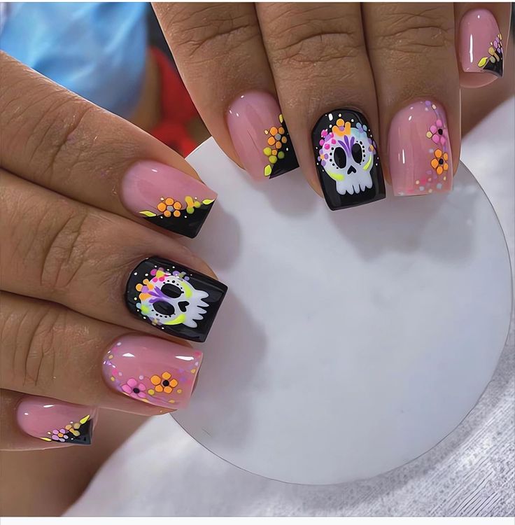 Sugar Skull Nails, Nail Art Halloween, Skull Nails, Unghie Nail Art, Halloween Press On Nails, Nagel Tips, Fake Nails With Glue, Nails For Women, Nailed It