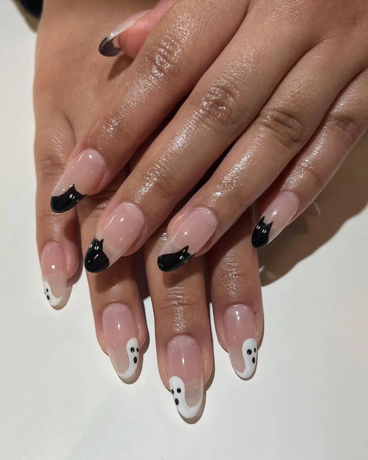 Cats & Ghosts✨👻 Red French Tips, Chrome Nails Art, Chrome Nails Ideas, Nails For Halloween, Ghost Nails, Halloween Nail Design, Rock Nails, Christmas Nails Ideas, Orange Nail Polish