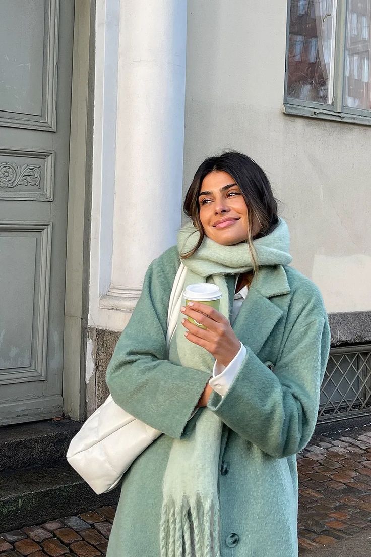 Scandinavian outfit neutals pastels scandi streetstyle mint coat scarf Green Scarf Outfit, Green Coat Outfit, Mint Green Outfits, Mint Green Scarf, Scandinavian Outfit, Mint Jacket, Mint Outfit, Pastel Scarf, Mantel Outfit