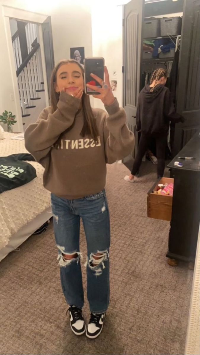 Emery Chipman, Dark Washed Jeans Outfit, Wash Jeans Outfit, Essentials Sweater, Simple Outfits For School, Cute Outfits With Jeans, Cute Outfits For School, Cute Preppy Outfits, Simple Trendy Outfits