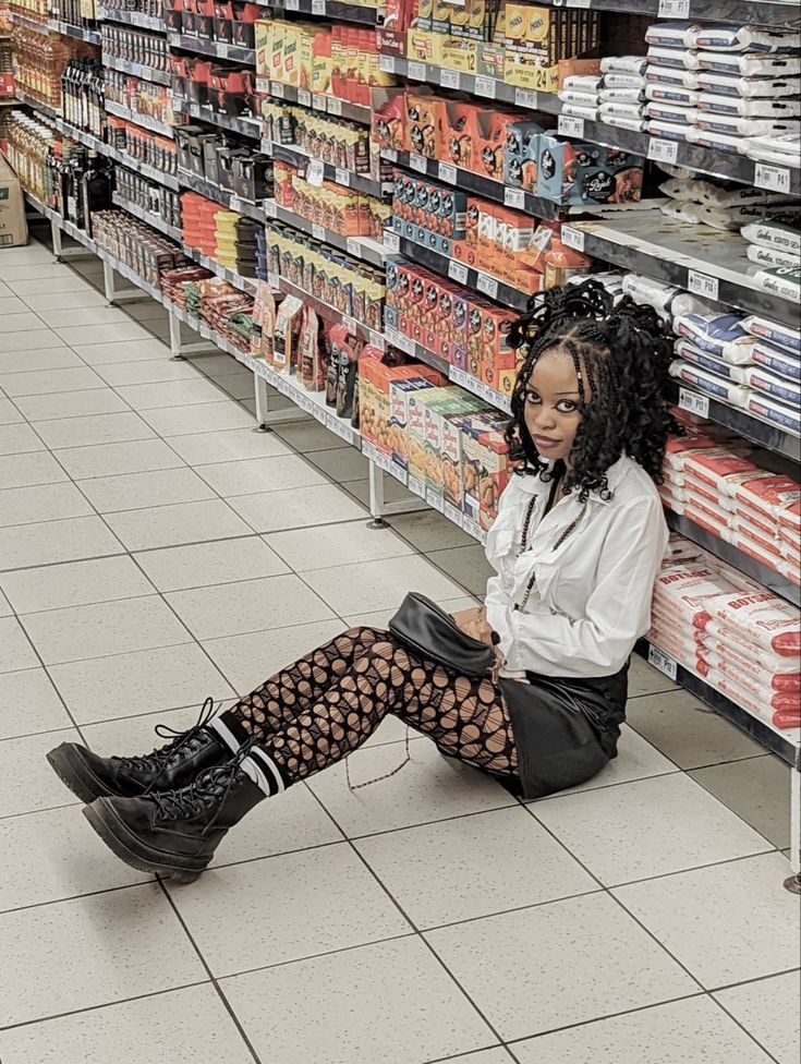 Alternative Goth Aesthetic, Alt Girl Aesthetic Black Women, Soft Goth Black Women, Goth Fashion Black Women, Emo Style Women, Punk Rock Outfits Black Women, Mall Goth Black Women, Alt Black Woman Aesthetic, Black Goth Fashion