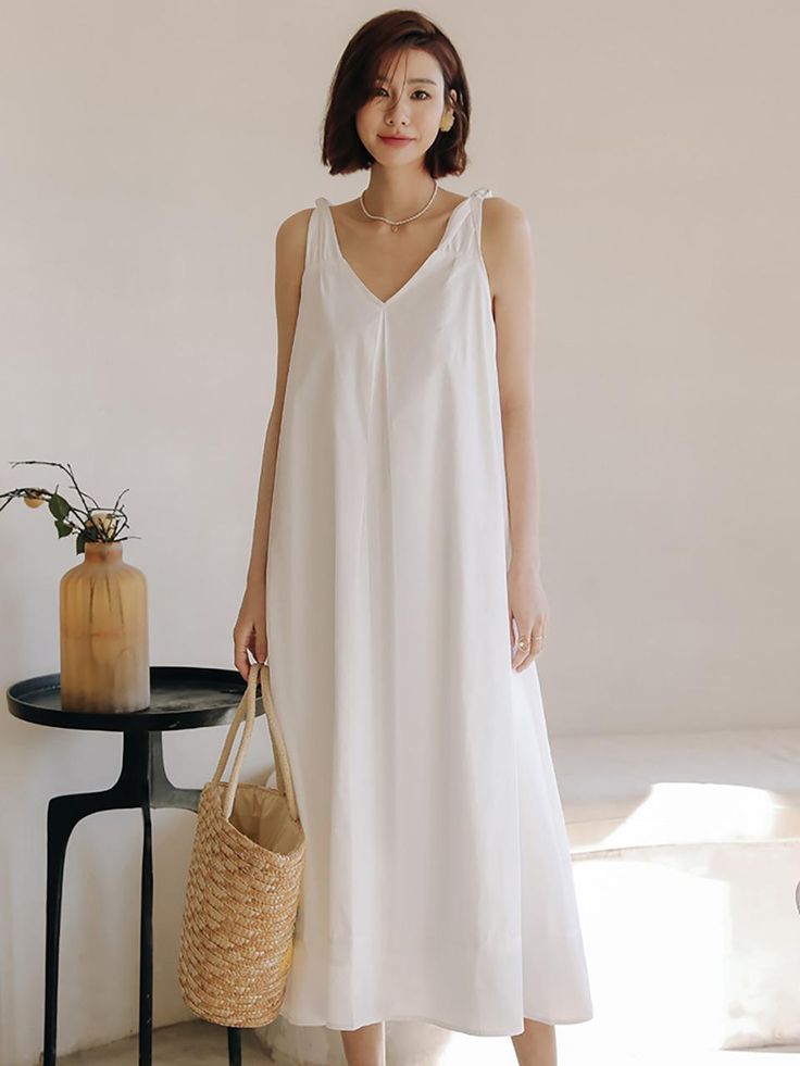 This is a feminine and romantic dress by LANGSON that is made out of high quality polyester 100% fabric. With design detail of sleeveless design and side pockets detail, it gives a trendy and feminine look.- Sleeveless design- Side slit pockets detail- Feminine and modern mood Sleeveless White Dress, White Sleeveless Dress, Romantic Dress, Summer Design, Vacation Style, Feminine Look, Skirt Dress, Pocket Detail, Jumpsuit Dress