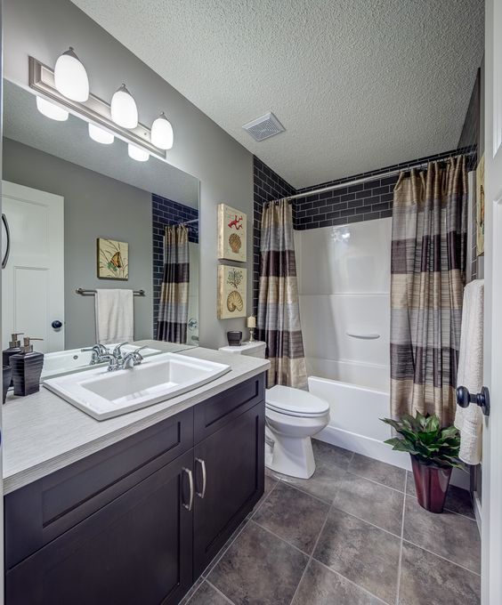 a bathroom with a sink, toilet and bathtub in the middle of it is shown