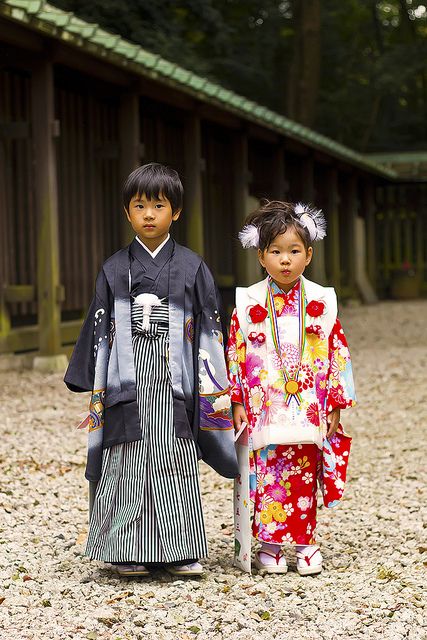 Kimono Kids at Japanese Wedding Festival - 七五三 by Einharch, via Flickr Traditional Japanese Clothing, Japanese Kids, Japanese Clothes, Turning Japanese, Japanese Wedding, Japanese Clothing, Asian Kids, Foto Baby, Clothes For Kids