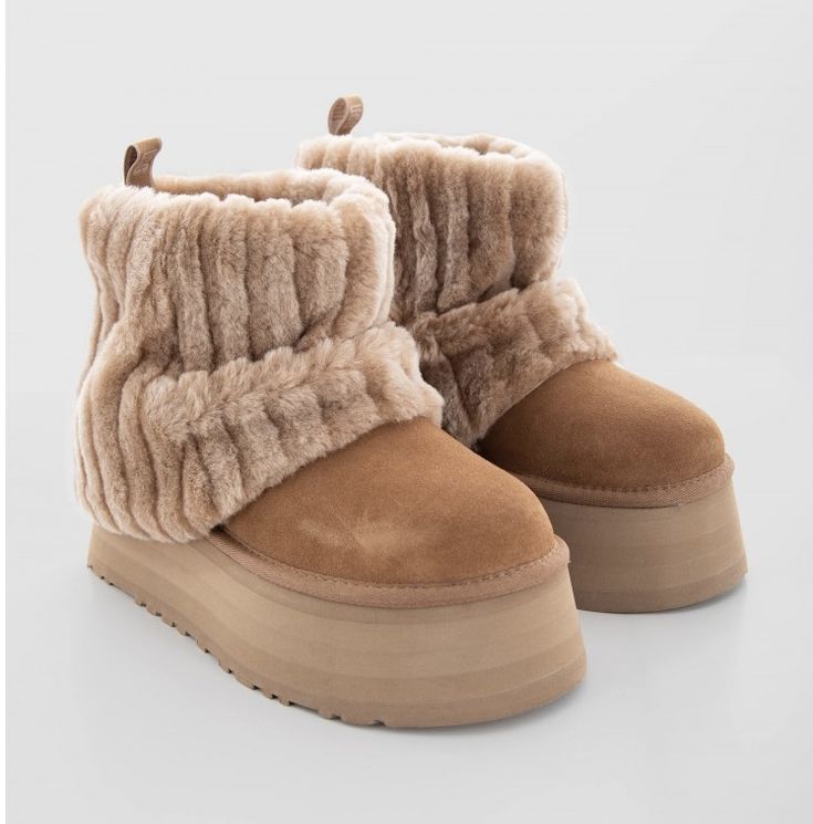 Christmas Wishlist For Teens, Cute Uggs, Fluffy Shoes, Dr Shoes, Ugg Classic Mini, Limousin, Girly Shoes, Aesthetic Shoes, Swag Shoes