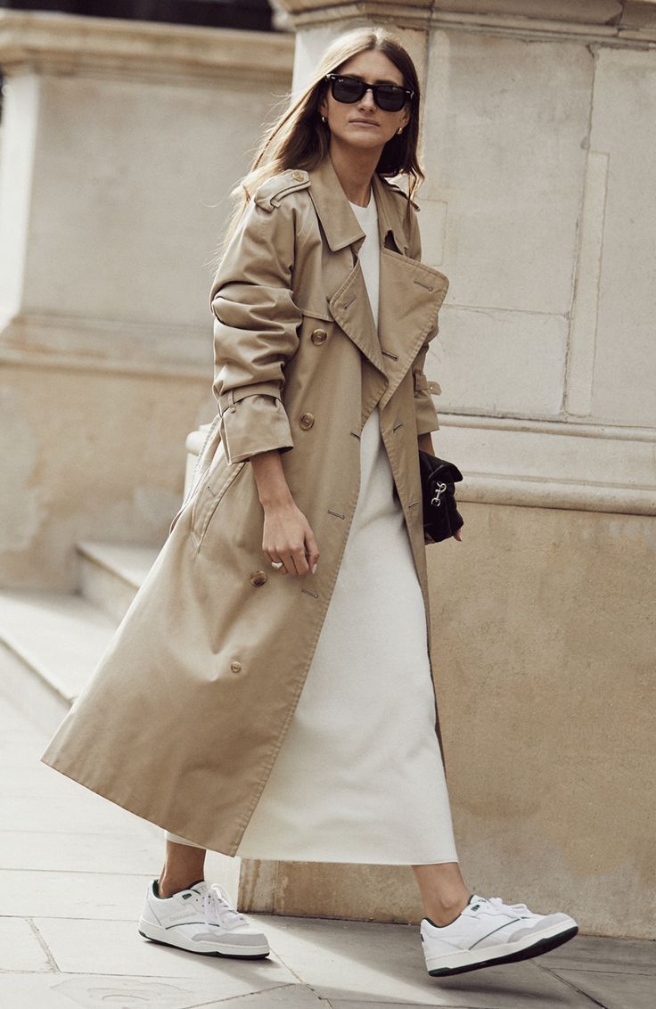 Beige Trench Coat Outfit, Trent Coat, Trench Coat Street Style, Trench Outfit, Looks Adidas, Stylish Spring Outfit, Style Parisienne, Trench Coat Outfit, Beige Trench Coat