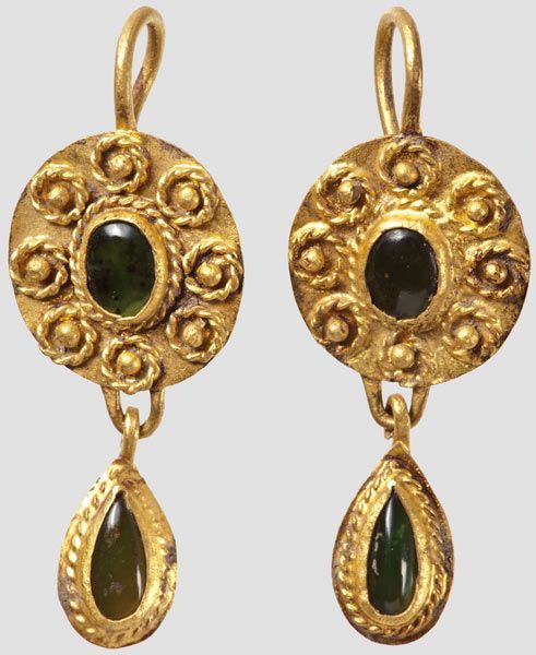 Roman Golden Earrings Etruscan Jewelry, Ancient Roman Jewelry, Golden Earring, Byzantine Jewelry, Ancient Jewels, Roman Jewelry, Ancient Jewellery, Historical Jewellery, Medieval Jewelry