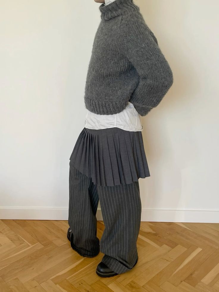 Winter Fits Layering, Layering Skirts Over Pants, Skirt Style Winter, Wool Dress Outfit, How To Layer Clothes For Winter, Grey Pleated Skirt Outfit, Pleated Pants Outfit, Skirt Over Pants, Layering Clothes