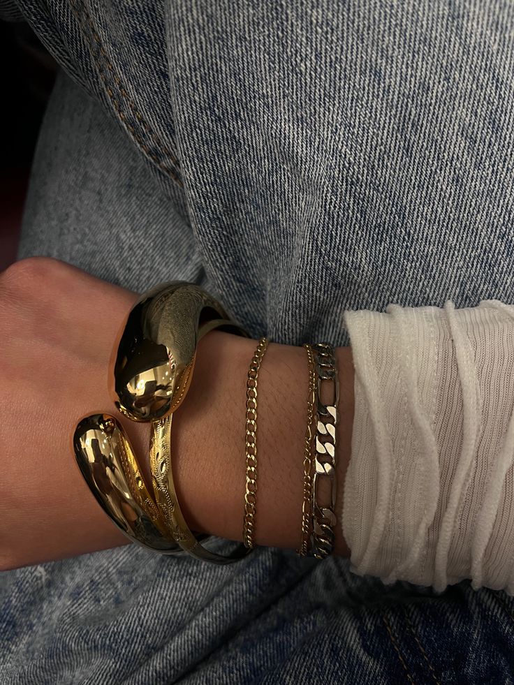 Gold linkkks Gold Bracelets Women, Women Gold Bangles, Chunky Gold Bracelet, Dope Jewelry Accessories, Dope Jewelry, Cuff Bangle Bracelet, Gold Bracelet For Women, White Gold Bracelet, Gold Bracelets