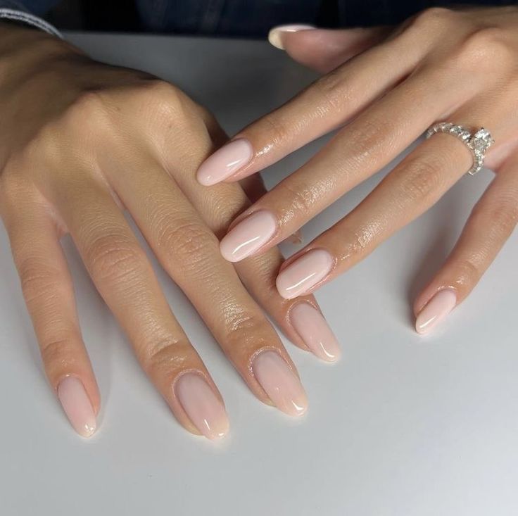 Nude Mani Pedi, Clean Nails Aesthetic, Attractive Nails, Minimal Nails, Classic Nails, روتين العناية بالبشرة, Oval Nails, Neutral Nails, Bridal Nails