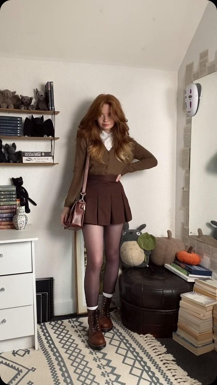 Hm Outfits, Look 80s, Dark Academia Outfits, Dark Academia Outfit, Cosy Autumn, Comfy Boots, Academia Outfits, Winter Outfit Ideas, Elegante Casual