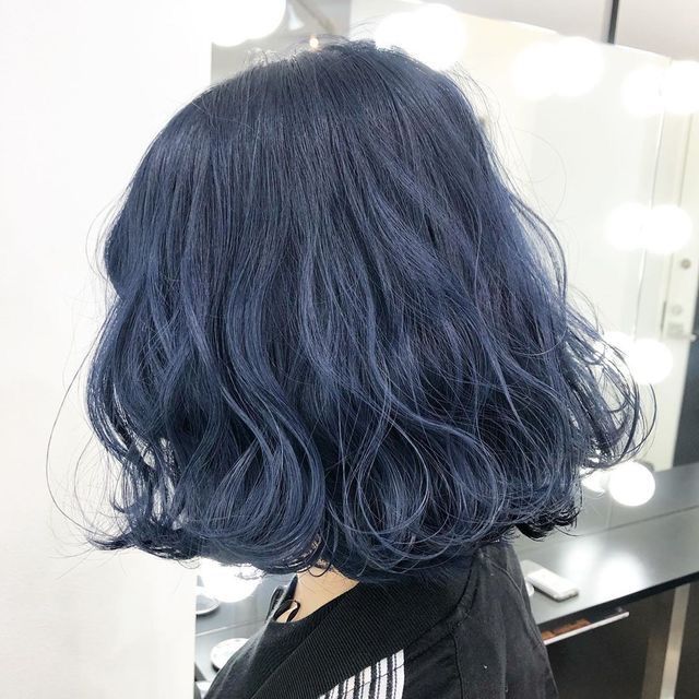 Denim Blue Hair, Blue Hair Aesthetic, Short Blue Hair, Denim Hair, Dyed Hair Blue, Dark Blue Hair, Costume Noir, Pretty Hair Color, Shot Hair Styles