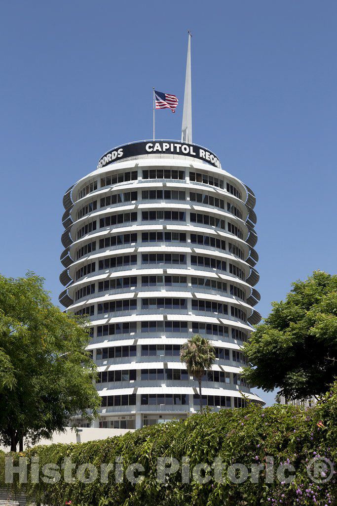 Los Angeles, CA Photo - The Capitol Records Tower, a Major Landmark Near The Corner of Hollywood and Vine, Los Angeles, California Hollywood And Vine, Headquarters Building, Tower City, Los Angeles Hollywood, Unusual Buildings, Capitol Records, Future Lifestyle, District Of Columbia, California Dreamin'