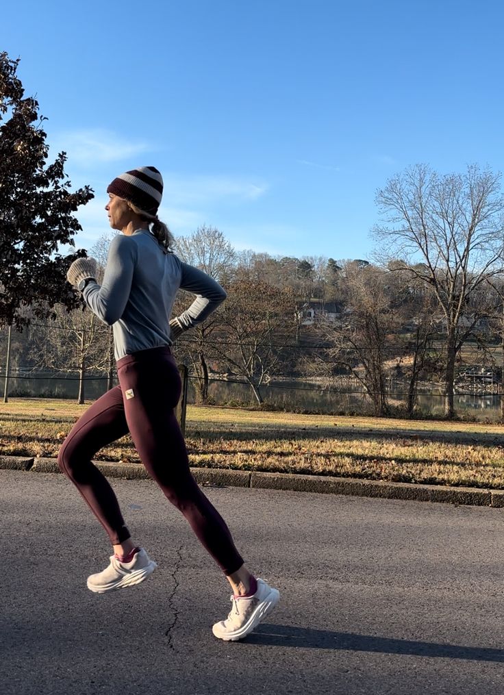 Here are my top ten best cold weather running gear of 2024 items to keep you warm and motivated on the run this winter! Running Gear For Women Winter, Cute Winter Running Outfit, Cold Running Gear, Running Attire Women, Warm Running Outfits, Cold Weather Walking Outfits, Cold Weather Athletic Outfits, Winter Walking Outfit Cold Weather, Winter Running Outfit Cold Weather