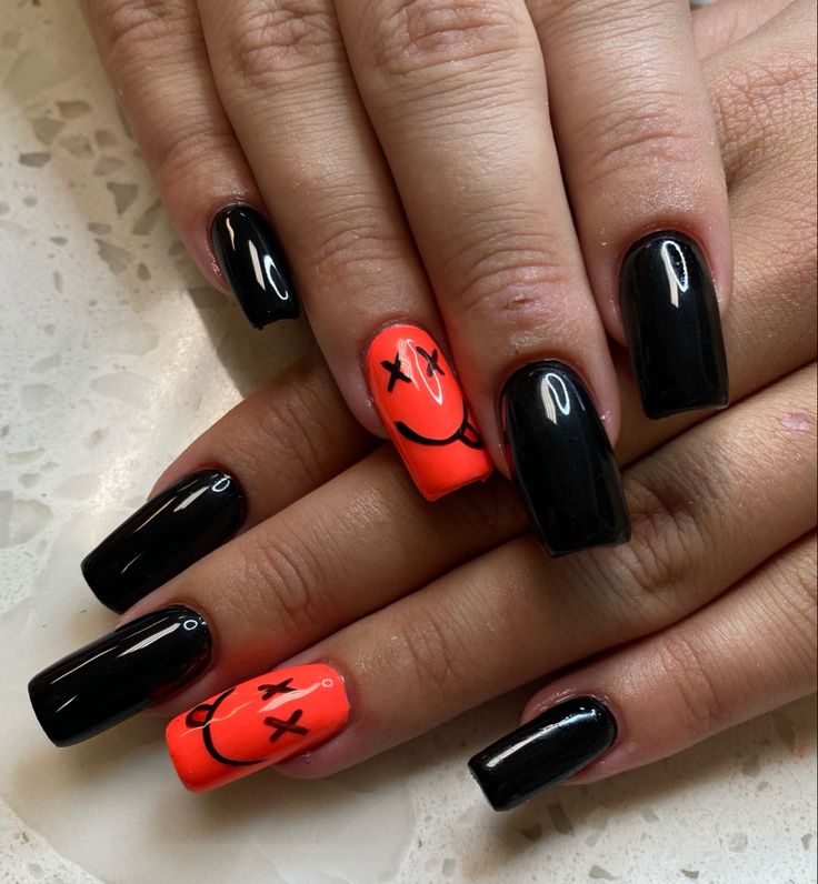 Cute Nail Ideas Orange, Short Black And Orange Nails, Black And Neon Orange Nails, Orange Black Nails Design, Orange And Black Gel Nails, Black Orange And White Nails, Nails To Make You Look Tan, Black And Orange Nails Ideas, Spooky Nail Designs Ideas For Halloween