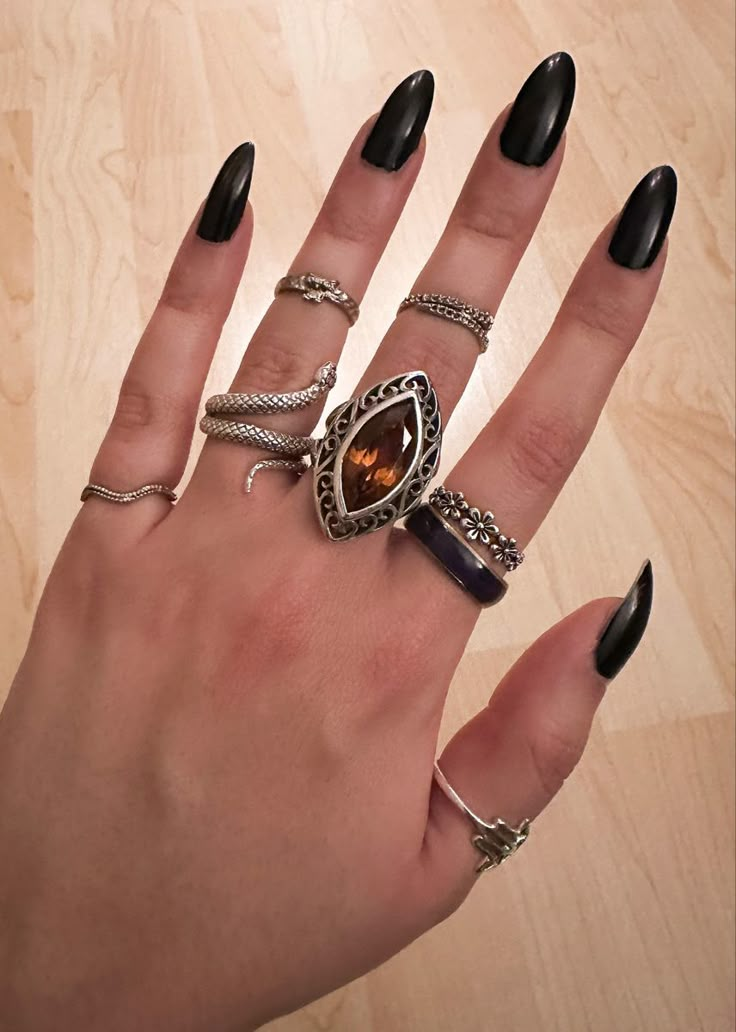 Edgy Rings Aesthetic, Punk Jewelry Diy, Emo Rings, Goth Rings, Grunge Ring, Rings Goth, Edgy Rings, Snake Rings, Goth Ring