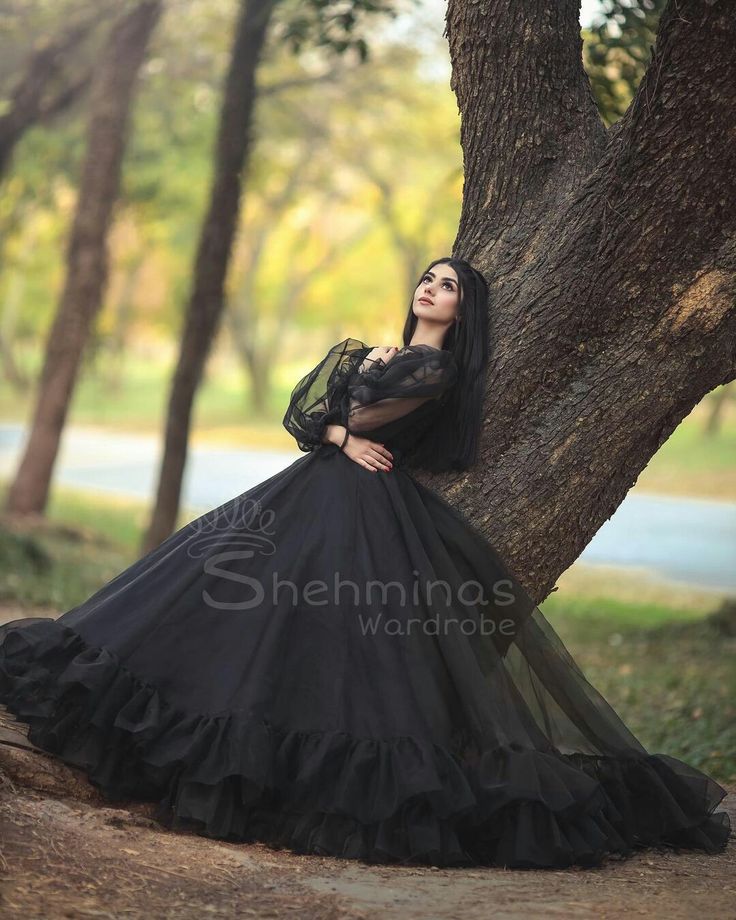 Maimoona Shah, Indian Asthetics, Gown Party Wear, Long Gown Design, Gowns Dresses Elegant, Stylish Short Dresses, Pakistani Fancy Dresses, Long Dress Design, Fancy Dresses Long